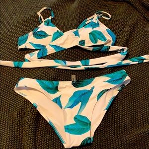 Cupshe leafy bikini